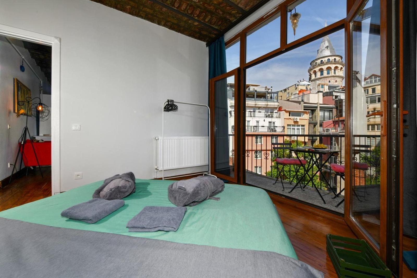 Galata Tower Is Almost In Your Bedroom And In The Balconies Rooftop Terrace With Golden Horn View *