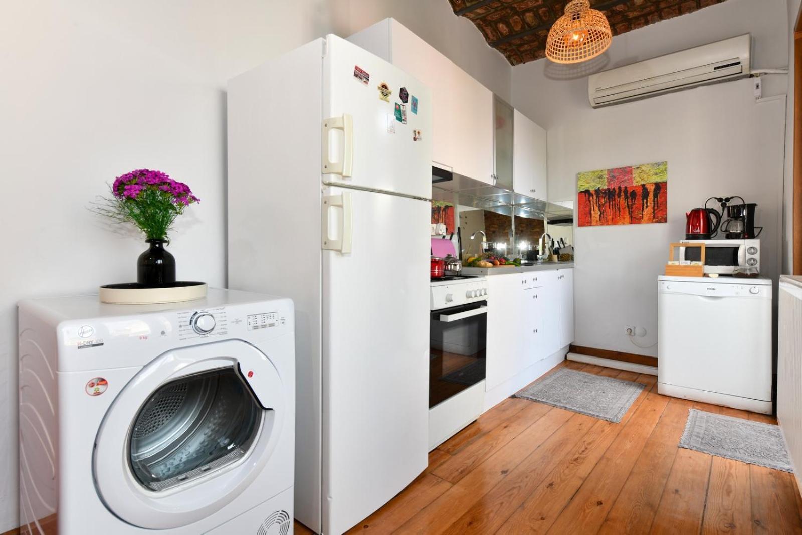 Galata Tower Is Almost In Your Bedroom And In The Balconies Rooftop Terrace With Golden Horn View