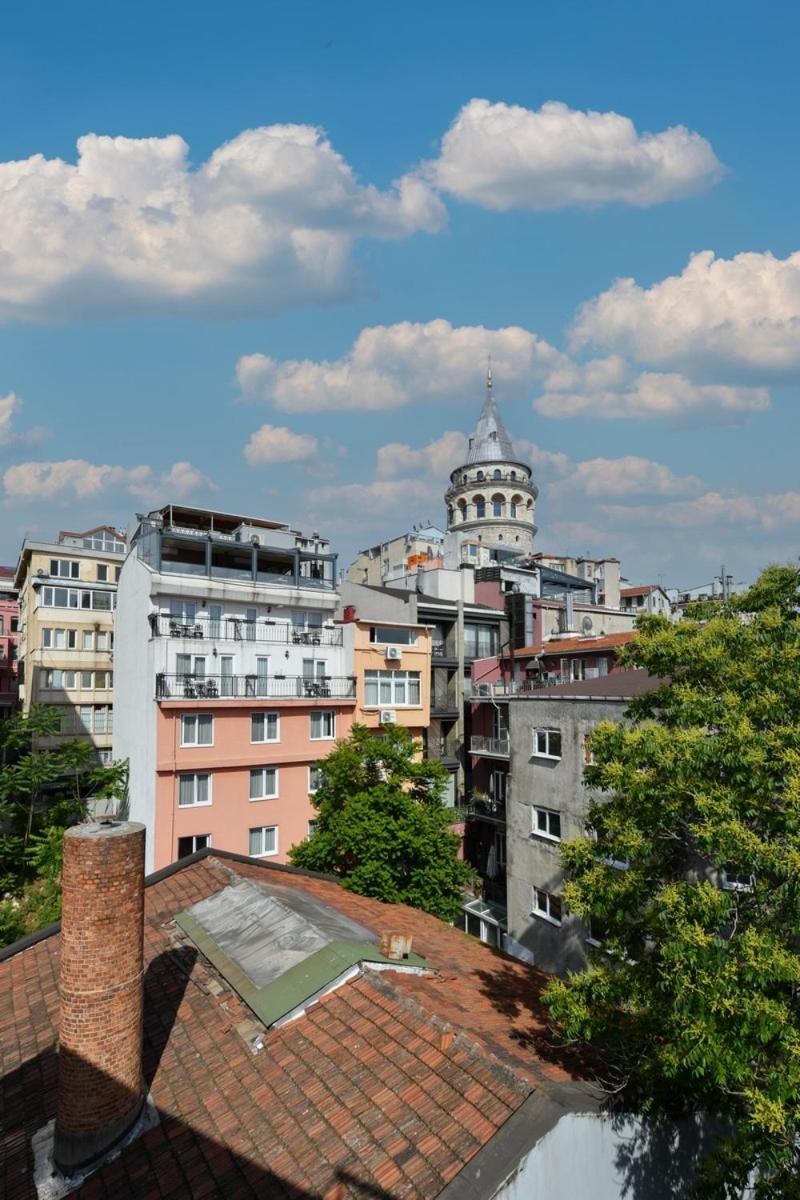 Galata Tower Is Almost In Your Bedroom And In The Balconies Rooftop Terrace With Golden Horn View İstanbul